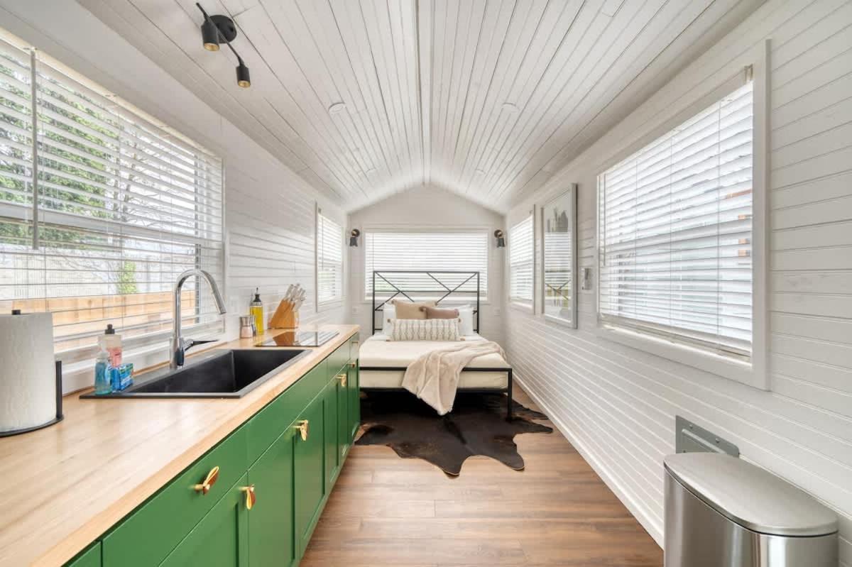 Stay Portland - Noir-Emerald Modern Tinylux In Portland Exterior photo
