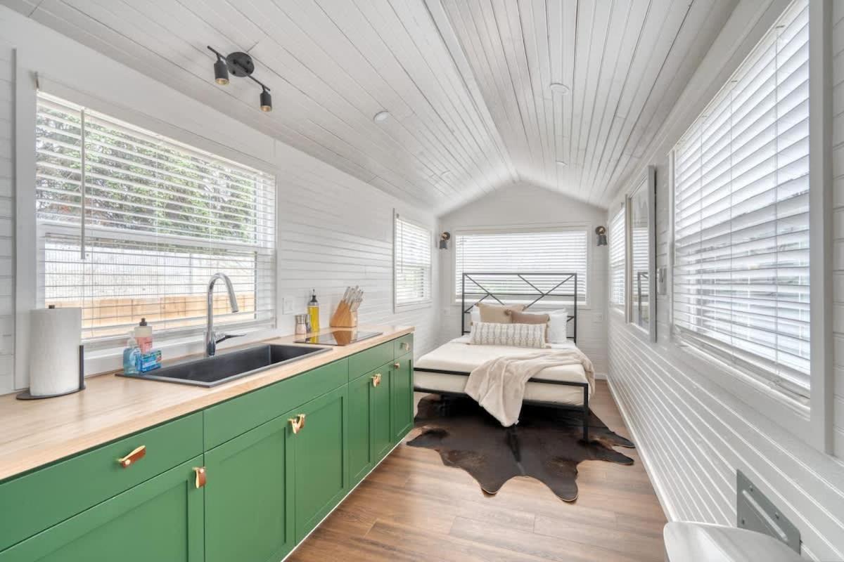 Stay Portland - Noir-Emerald Modern Tinylux In Portland Exterior photo
